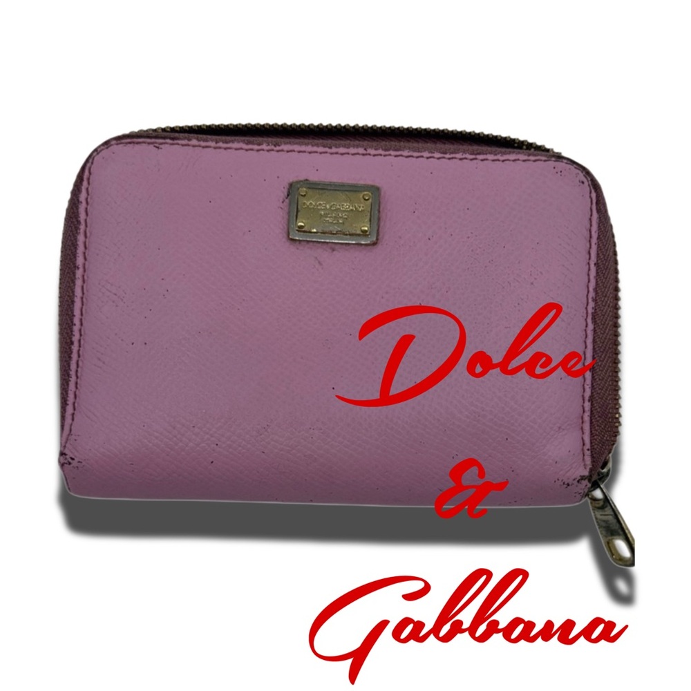 AUTHENTIC DOLCE & GABBANA
Small Dauphine Zip Around Wallet Violet